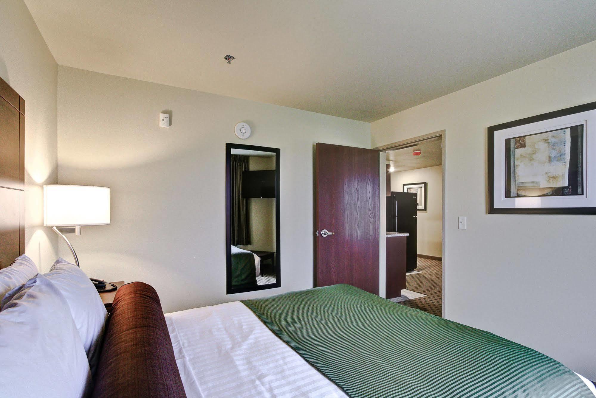 Cobblestone Hotel & Suites Pulaski/Green Bay Екстер'єр фото