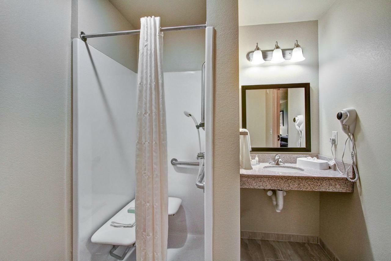 Cobblestone Hotel & Suites Pulaski/Green Bay Екстер'єр фото